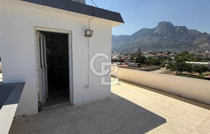 Karşıyaka'da Denize 100m Mesafede Dağ ve Deniz Manzaralı Satılık Havuzlu Villa !!!