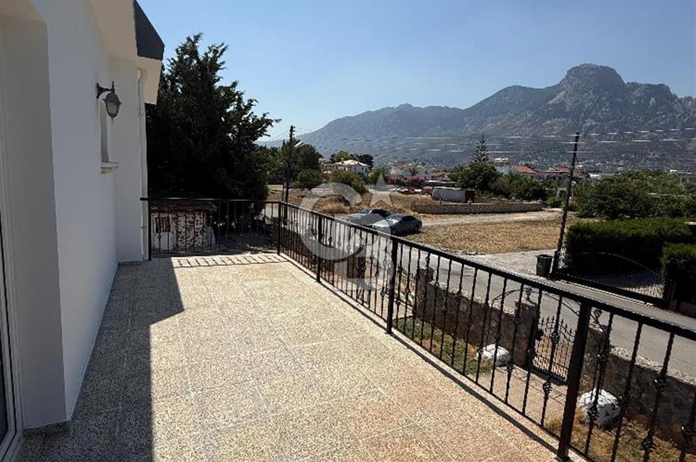 Karşıyaka'da Denize 100m Mesafede Dağ ve Deniz Manzaralı Satılık Havuzlu Villa !!!