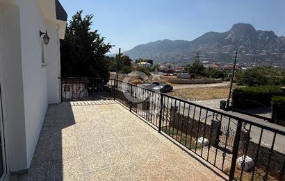 Karşıyaka'da Denize 100m Mesafede Dağ ve Deniz Manzaralı Satılık Havuzlu Villa !!!