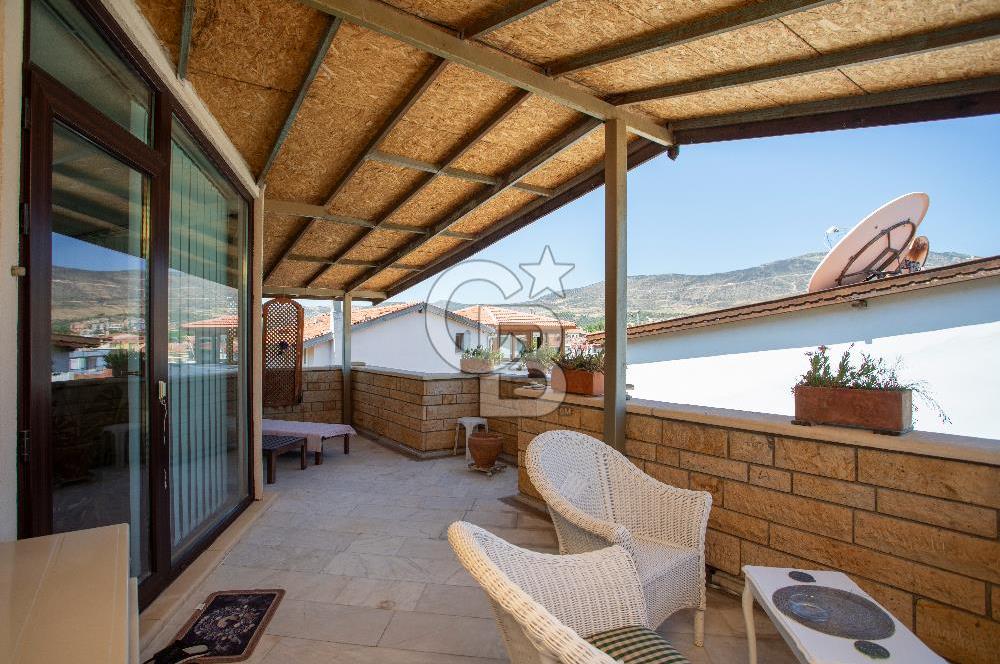 Yenifoça Marinaya 100 Metre Mesafede Satılık Tripleks Villa