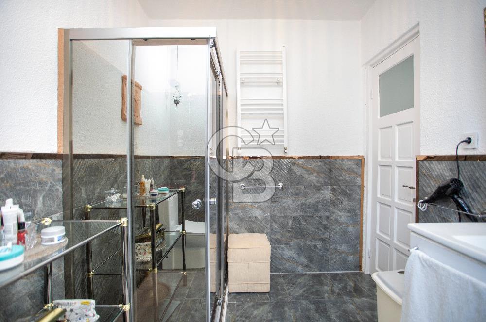 Yenifoça Marinaya 100 Metre Mesafede Satılık Tripleks Villa