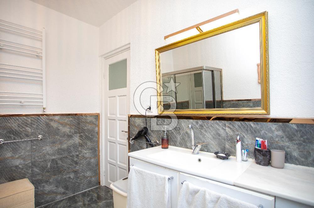 Yenifoça Marinaya 100 Metre Mesafede Satılık Tripleks Villa