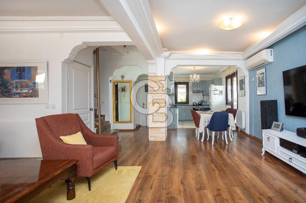 Yenifoça Marinaya 100 Metre Mesafede Satılık Tripleks Villa