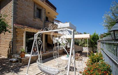 Yenifoça Marinaya 100 Metre Mesafede Satılık Tripleks Villa