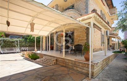 Yenifoça Marinaya 100 Metre Mesafede Satılık Tripleks Villa