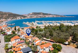 Yenifoça Marinaya 100 Metre Mesafede Satılık Tripleks Villa