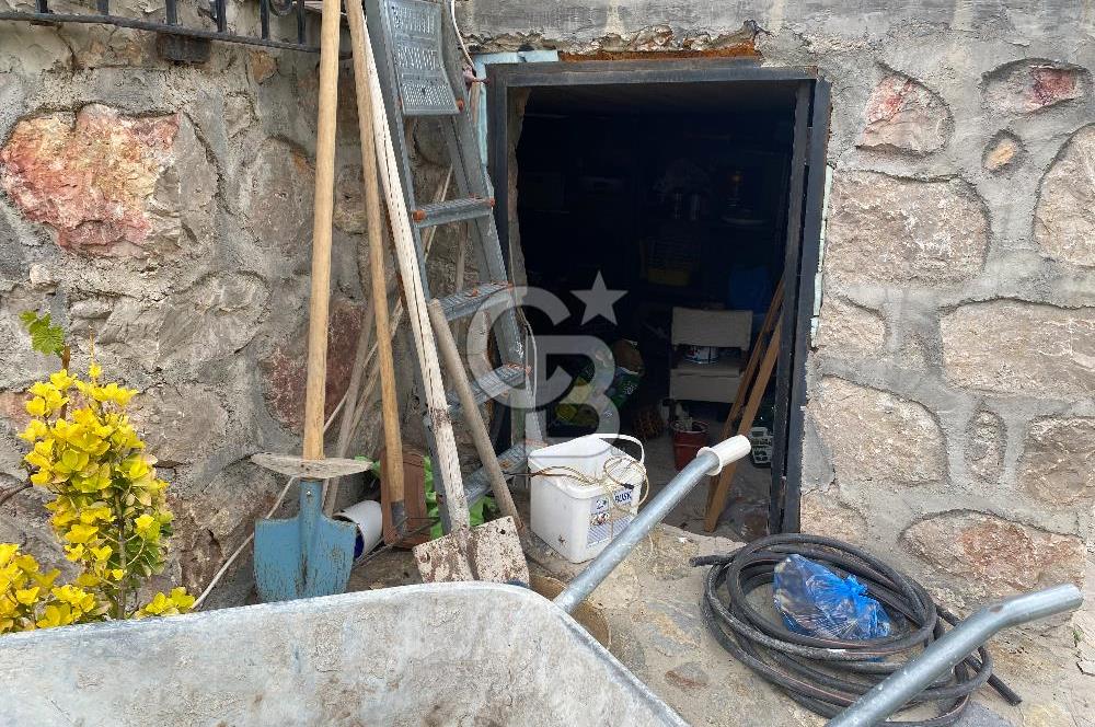 AYAŞ SİNANLI MAH. 564 M2 ARSA ÜZERİNDE EV VE BAHÇE