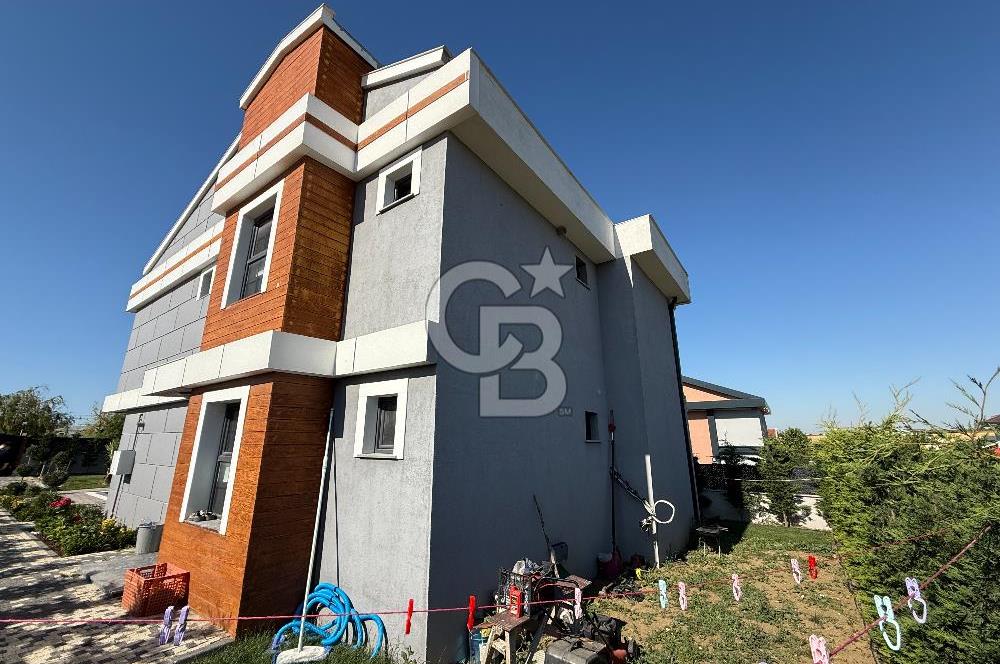 ACİL! SİLİVRİ MİMAR SİNANDA HAVUZLU SATILIK MÜSTAKİL VİLLA