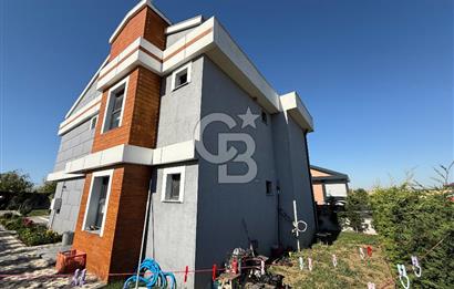 ACİL! SİLİVRİ MİMAR SİNANDA HAVUZLU SATILIK MÜSTAKİL VİLLA