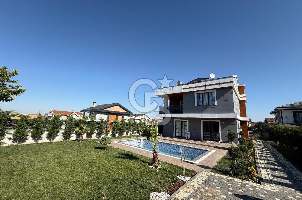 ACİL! SİLİVRİ MİMAR SİNANDA HAVUZLU SATILIK MÜSTAKİL VİLLA