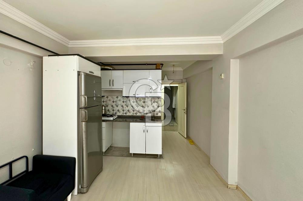 Çanakkale Lapseki'de Cadde Üstü Köşe Binada Satılık 1+1 Daire