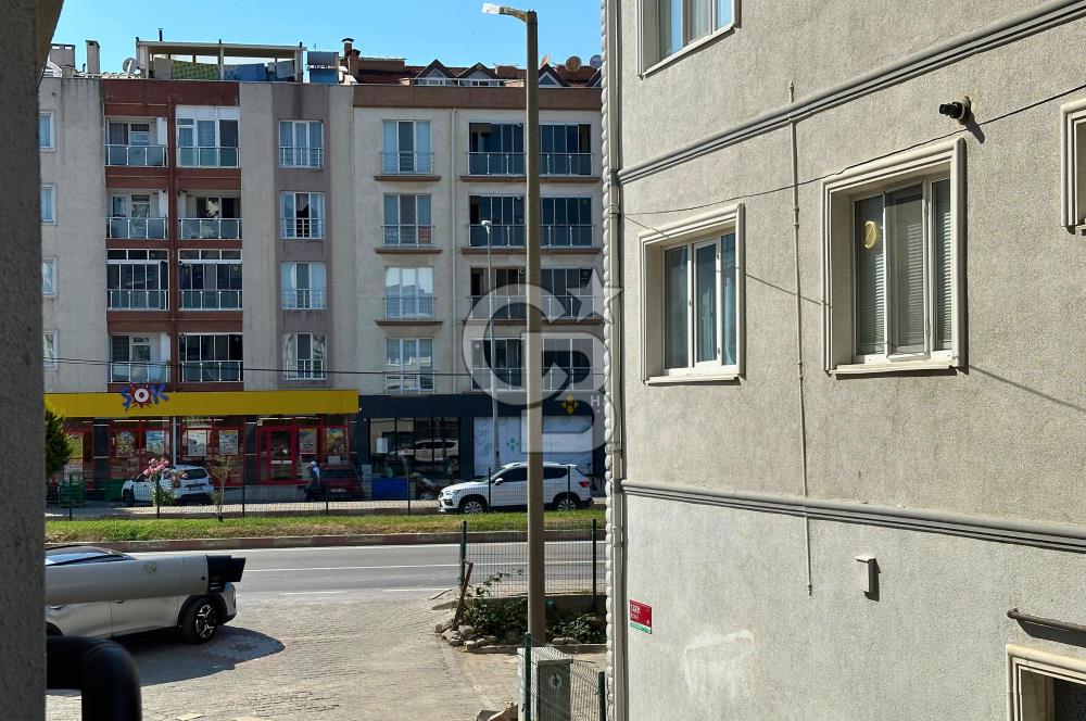Çanakkale Lapseki'de Cadde Üstü Köşe Binada Satılık 1+1 Daire
