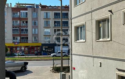Çanakkale Lapseki'de Cadde Üstü Köşe Binada Satılık 1+1 Daire