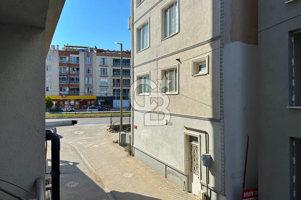 Çanakkale Lapseki'de Cadde Üstü Köşe Binada Satılık 1+1 Daire