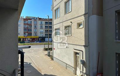 Çanakkale Lapseki'de Cadde Üstü Köşe Binada Satılık 1+1 Daire