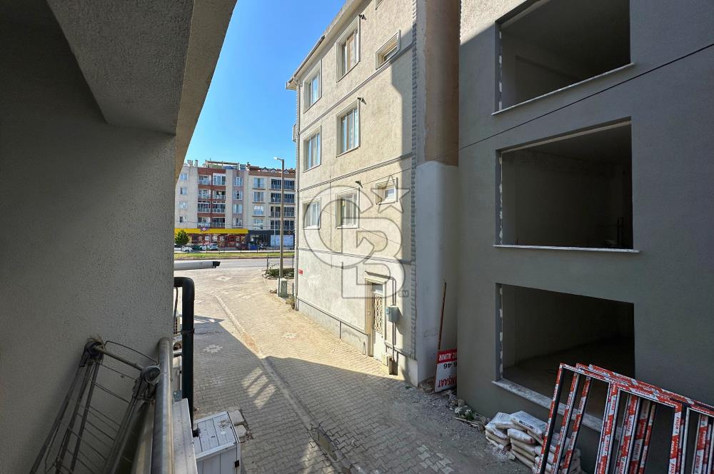 Çanakkale Lapseki'de Cadde Üstü Köşe Binada Satılık 1+1 Daire