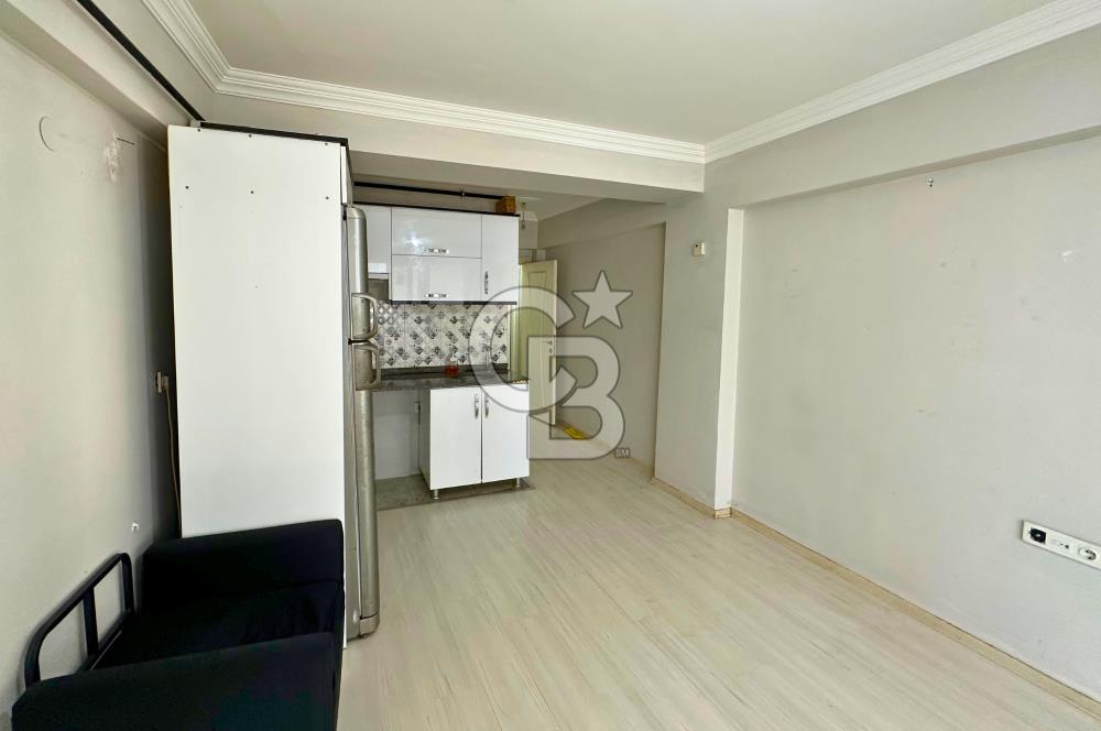 Çanakkale Lapseki'de Cadde Üstü Köşe Binada Satılık 1+1 Daire