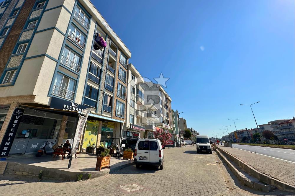 Çanakkale Lapseki'de Cadde Üstü Köşe Binada Satılık 1+1 Daire
