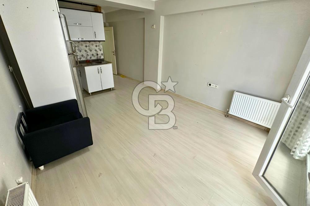Çanakkale Lapseki'de Cadde Üstü Köşe Binada Satılık 1+1 Daire