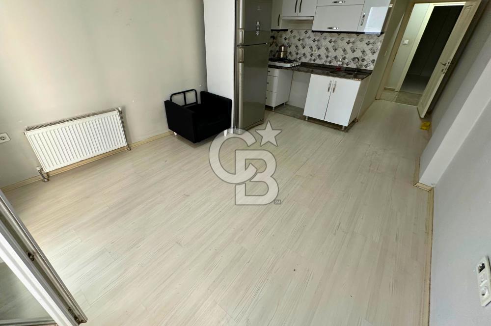 Çanakkale Lapseki'de Cadde Üstü Köşe Binada Satılık 1+1 Daire