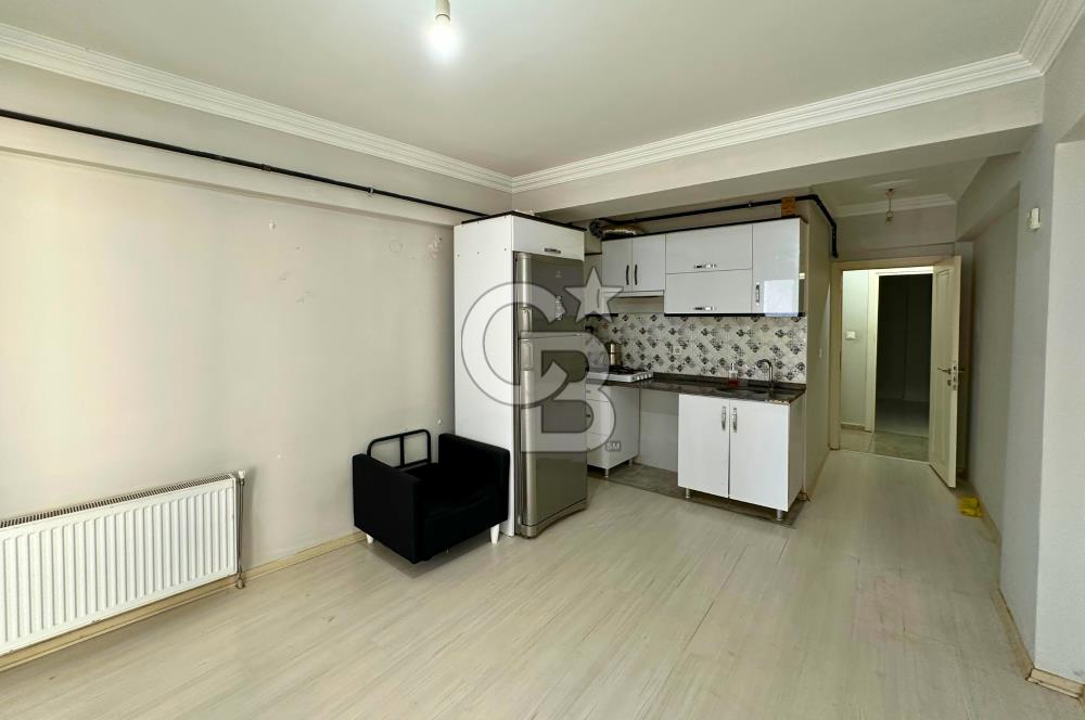 Çanakkale Lapseki'de Cadde Üstü Köşe Binada Satılık 1+1 Daire