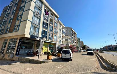 Çanakkale Lapseki'de Cadde Üstü Köşe Binada Satılık 1+1 Daire