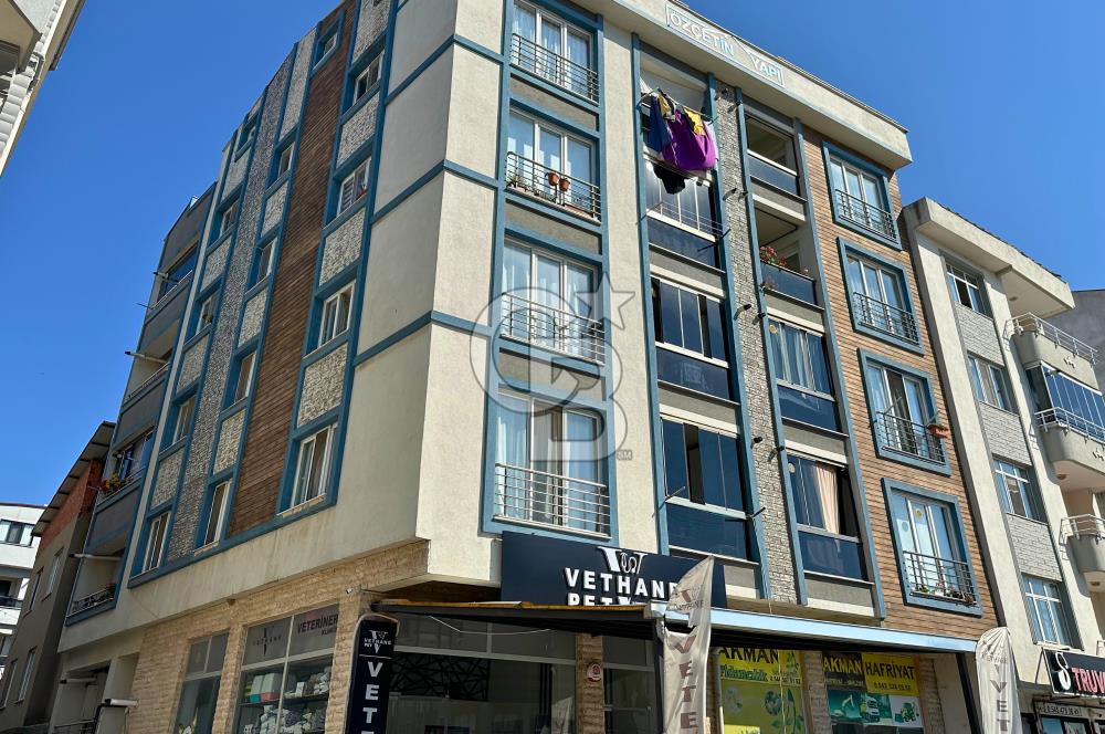 Çanakkale Lapseki'de Cadde Üstü Köşe Binada Satılık 1+1 Daire