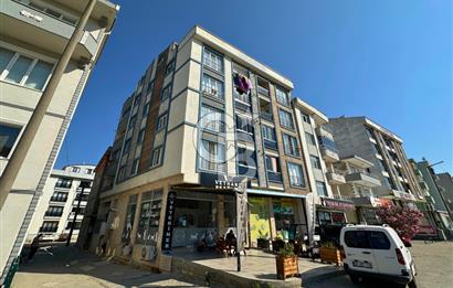 Çanakkale Lapseki'de Cadde Üstü Köşe Binada Satılık 1+1 Daire