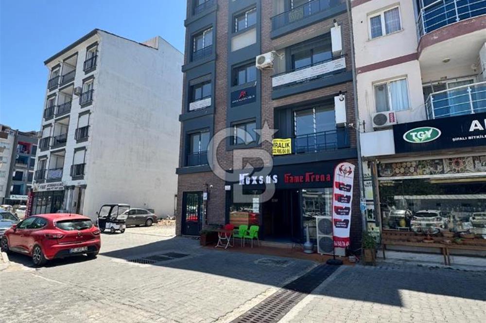 Seferihisar Merkezde Satılık Geniş Teraslı 2+1 Daire