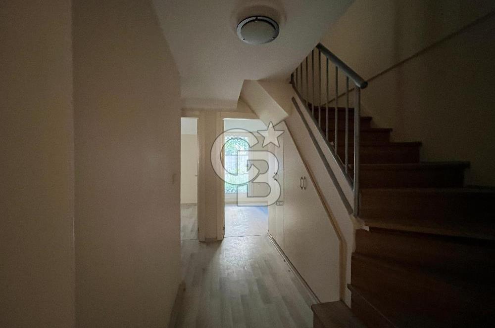 Urla Yaka Mahallesin'de Bahçeli Kiralık Dublex Daire