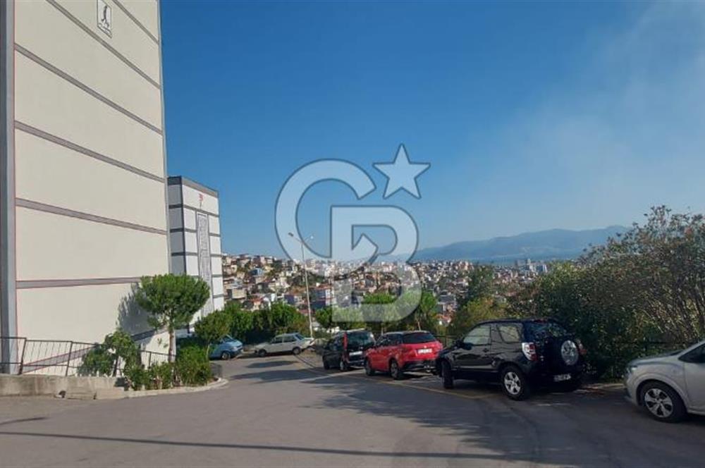 İZMİR ÇİĞLİ YAKAKENT’TE SATILIK 1+1 FİYATINA 3+1 CB~PH