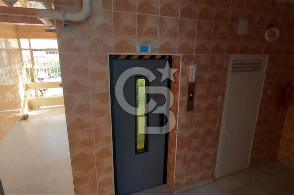 İZMİR ÇİĞLİ YAKAKENT’TE SATILIK 1+1 FİYATINA 3+1 CB~PH
