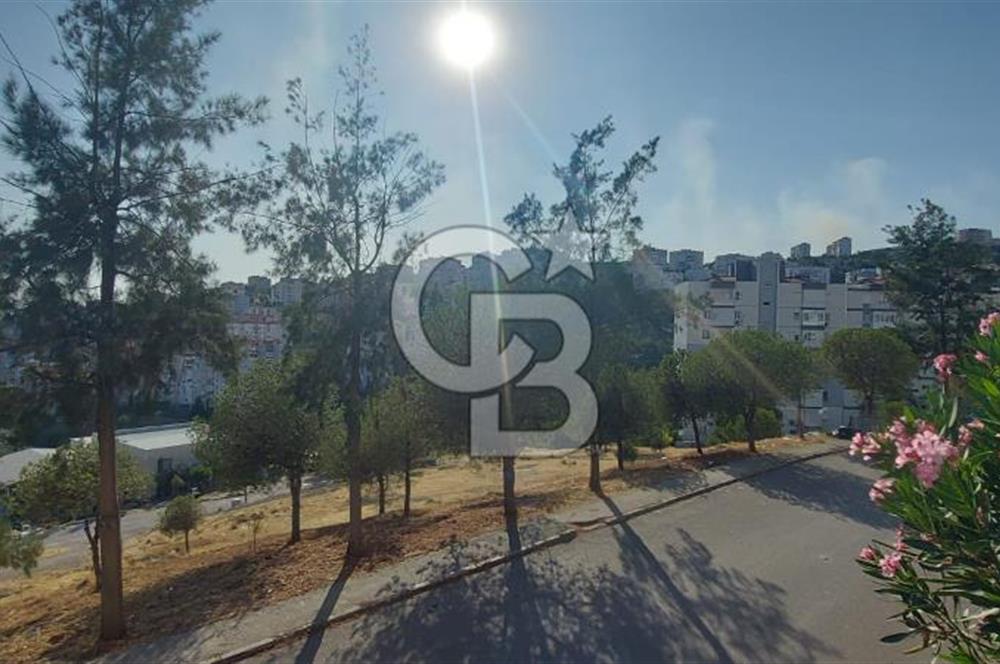 İZMİR ÇİĞLİ YAKAKENT’TE SATILIK 1+1 FİYATINA 3+1 CB~PH