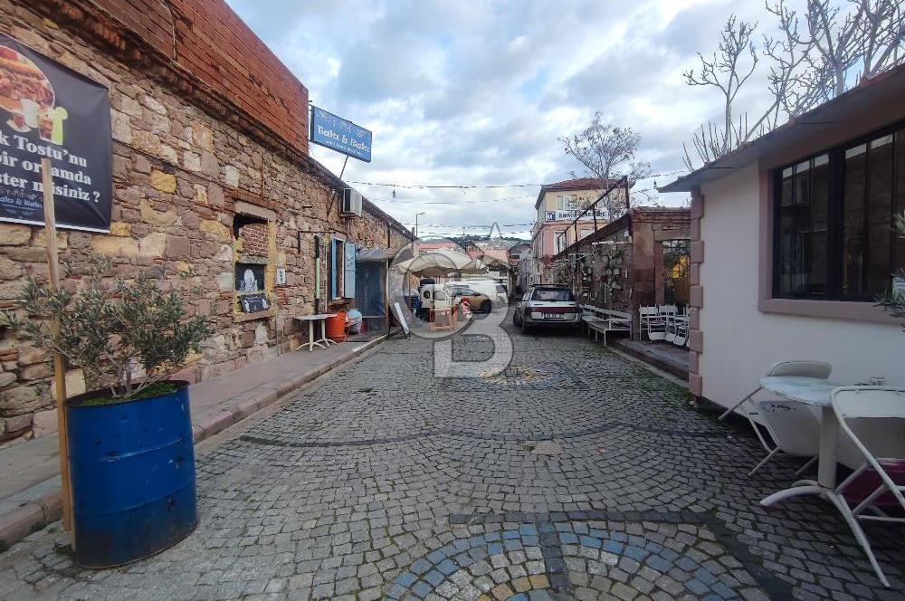 Ayvalık Merkez Çarşı İçinde Satılık Müstakil Ev 