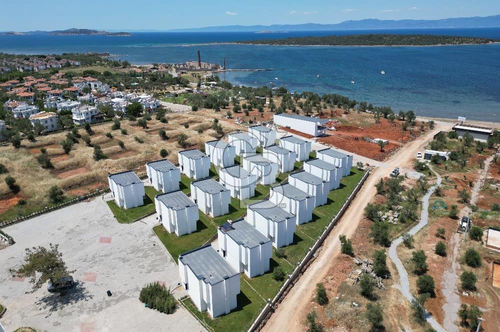 Deniz Kenarında Havuzlu Sitede Satılık Sıfır Villa 