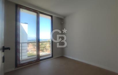 Deniz Kenarında Havuzlu Sitede Satılık Sıfır Villa 