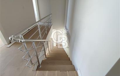 Deniz Kenarında Havuzlu Sitede Satılık Sıfır Villa 