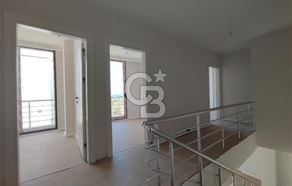 Deniz Kenarında Havuzlu Sitede Satılık Sıfır Villa 