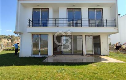 Deniz Kenarında Havuzlu Sitede Satılık Sıfır Villa 