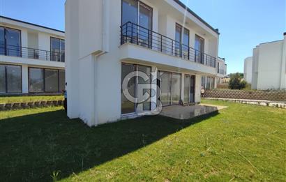 Deniz Kenarında Havuzlu Sitede Satılık Sıfır Villa 