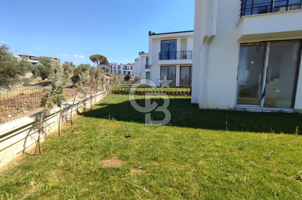 Deniz Kenarında Havuzlu Sitede Satılık Sıfır Villa 