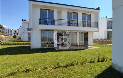 Deniz Kenarında Havuzlu Sitede Satılık Sıfır Villa 