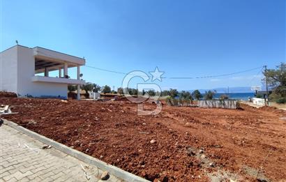 Deniz Kenarında Havuzlu Sitede Satılık Sıfır Villa 