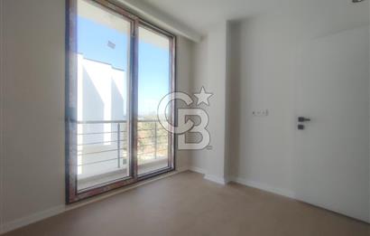 Deniz Kenarında Havuzlu Sitede Satılık Sıfır Villa 