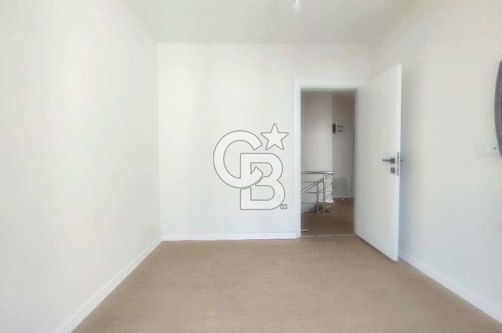 Deniz Kenarında Havuzlu Sitede Satılık Sıfır Villa 