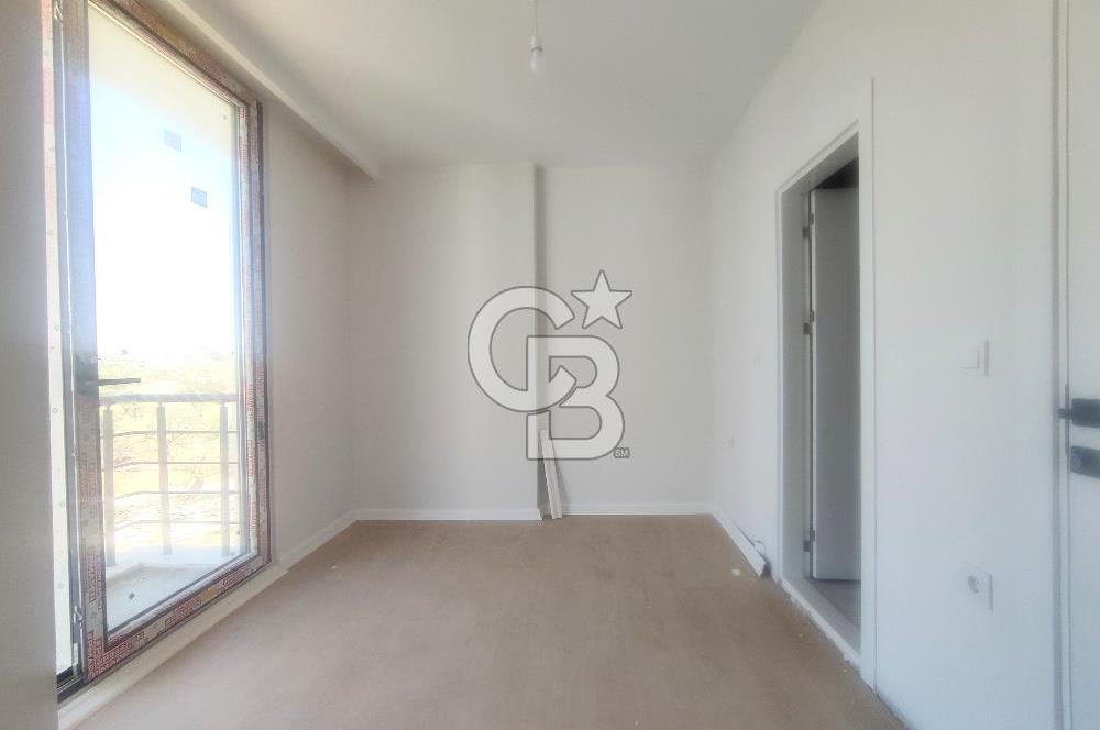 Deniz Kenarında Havuzlu Sitede Satılık Sıfır Villa 