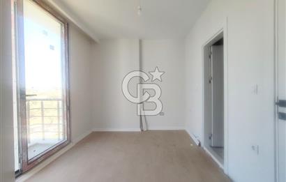 Deniz Kenarında Havuzlu Sitede Satılık Sıfır Villa 