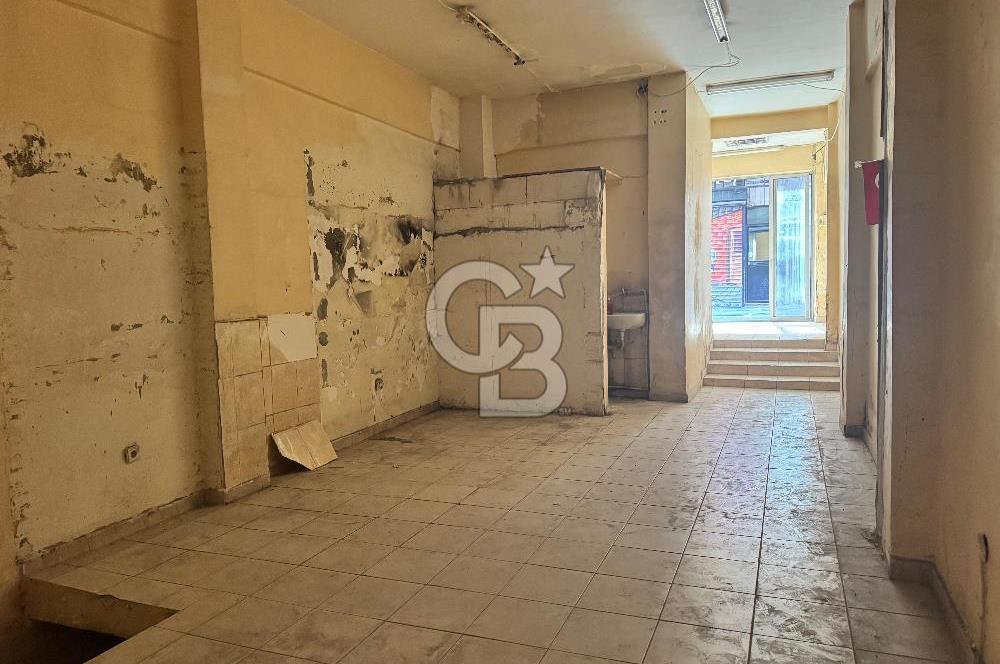 KADIKÖY DE RIHTIMA ÇOK YAKIN KİRALIK DÜKKAN