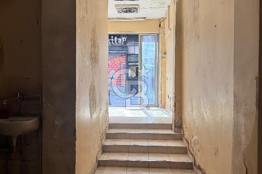 KADIKÖY DE RIHTIMA ÇOK YAKIN KİRALIK DÜKKAN