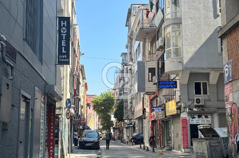 KADIKÖY DE RIHTIMA ÇOK YAKIN KİRALIK DÜKKAN